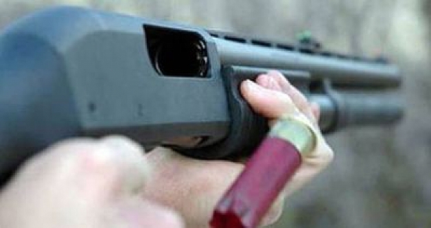 Düşürdüğü tüfek ateş alınca, oğlunu yaraladı
