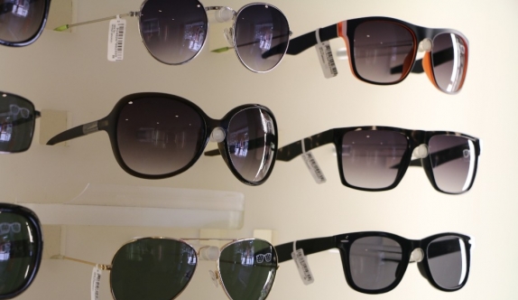 Güneş gözlüğü alımında öncelik moda değil sağlık