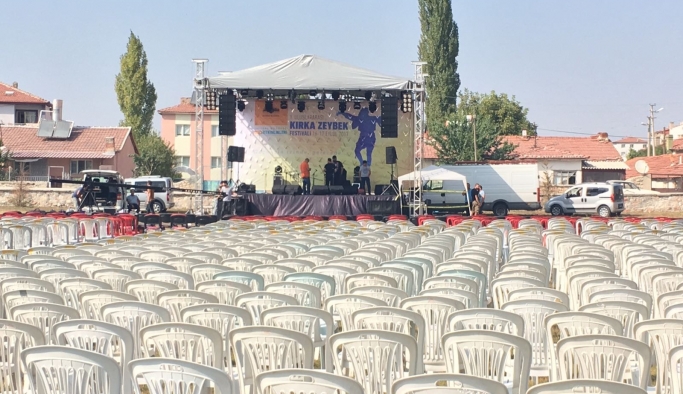 Seyitgazi’de 'Uluslararsı Zeybek Festivali' hazırlıkları tamamlandı
