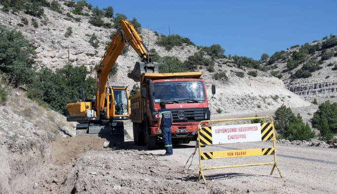 Büyükşehir ilçelerde hız kesmiyor