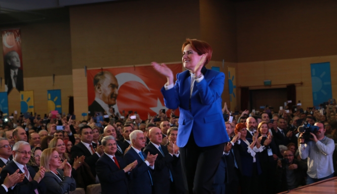 MERAL AKŞENER YENİ PARTİSİNİ TANITTI