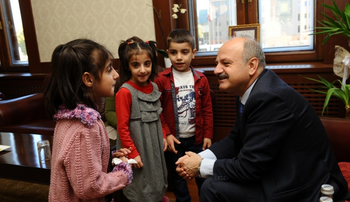Özel Eğitim Gören Öğrenciler Vali Çakacak’ı Makamında Ziyaret Etti