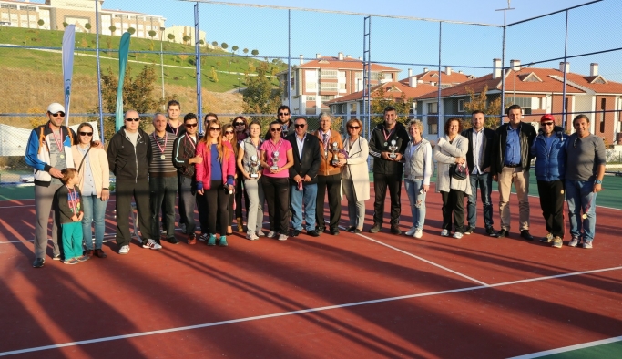 Tenis Turnuvası’nda şampiyonlar belli oldu