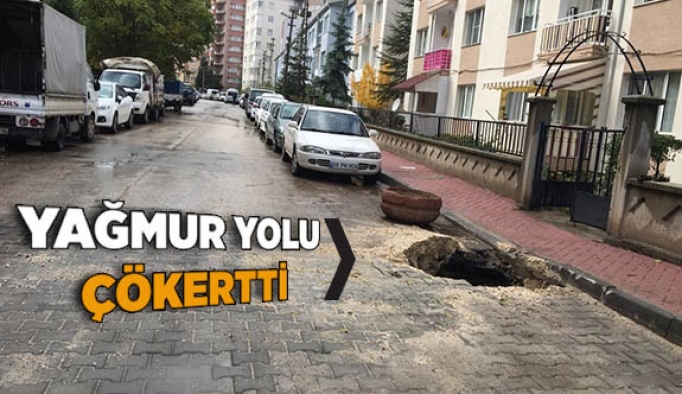 Yağmur yolu çökertti