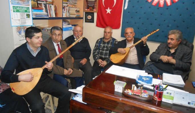Eskişehirli şair ve ozanlar Atatürk’ü sevdiği şiir ve türkülerle andılar