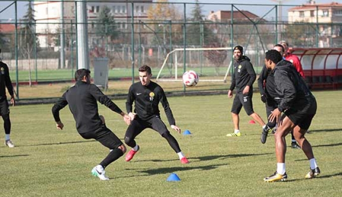 Eskişehirspor hazırlıklarına devam ediyor