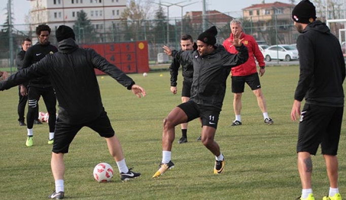 Eskişehirspor topbaşı yaptı