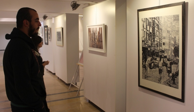 ESOGÜ Sanat ve Tasarım Fakültesi'nde baskı resim sergisi açıldı