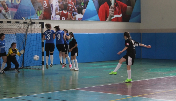 Kızlar Futsal liginde gol yağmuru