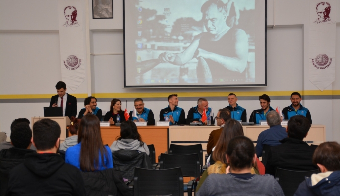 "Beton Adamlar" Anadolu Üniversitesi'nde öğrencilerle buluştu