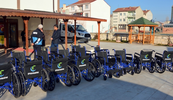 Çifteler Belediyesi'nden 250 engelli ve yardıma muhtaç vatandaşa sandalye