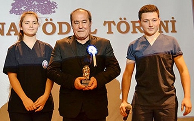ESOGÜ Öğretim Üyesi Prof. Dr. Ayhancı'ya 'Yılın En İyi Bilim Çalışması Ödülü' verildi