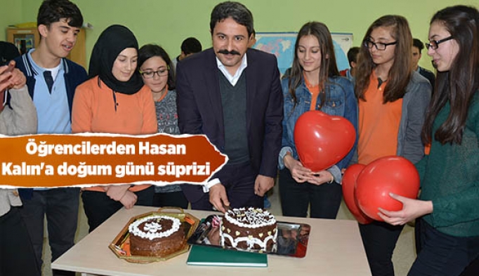 Öğrencilerden Hasan Kalın'a doğum günü süprizi