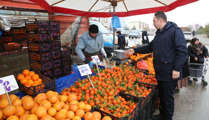 Zabıta ekiplerinden donmuş sebze meyve kontrolü