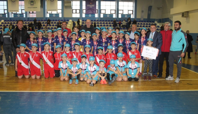 Futsal'da tüm minikler şampiyon oldu