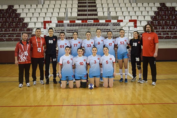 Şehir Koleji Çek ekibini devirdi