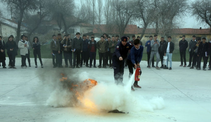 İTFAİYE İLÇELERDE EĞİTİM VERİYOR