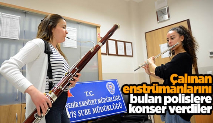 Çalınan enstrümanlarını bulan polislere konser verdiler