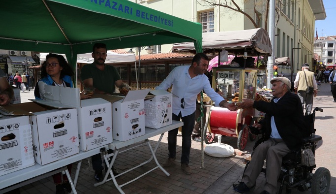 Odunpazarı Belediyesi kandil simidi dağıttı