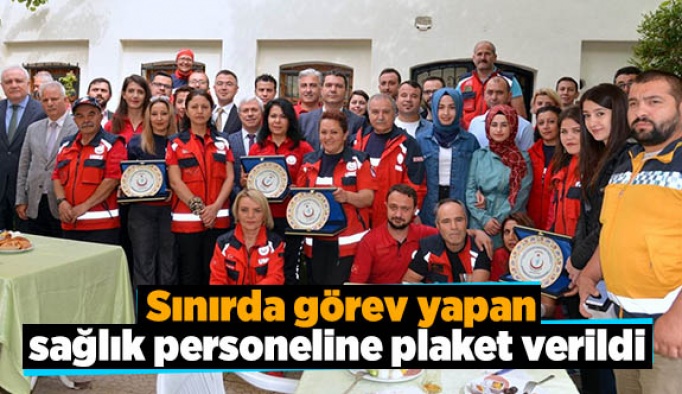 Sınırda görev yapan sağlık personeline plaket verildi