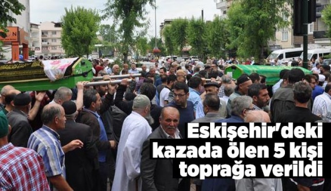 Eskişehir'deki kazada ölen 5 kişi toprağa verildi