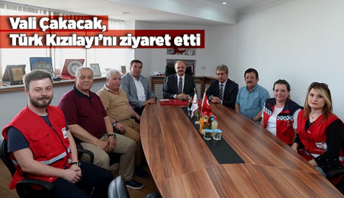 Vali Çakacak, Türk Kızılayı Eskişehir Şubesi’ni ziyaret etti