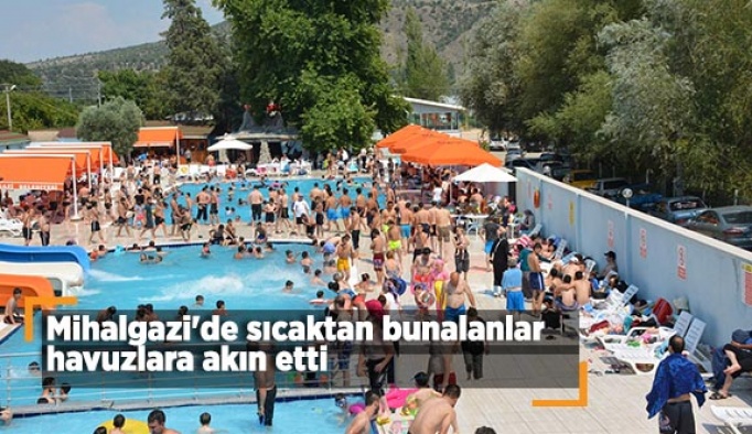 Mihalgazi'de sıcaktan bunalanlar havuzlara akın etti