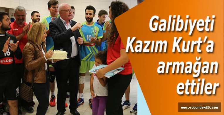 Voleybolcuların Kazım Kurt’a hediyesi galibiyet oldu