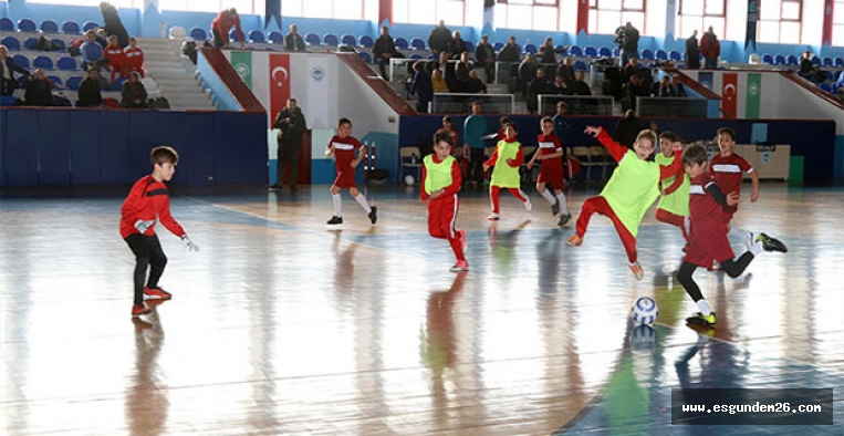 MİNİKLER FUTSAL ŞÖLENİ BAŞLADI