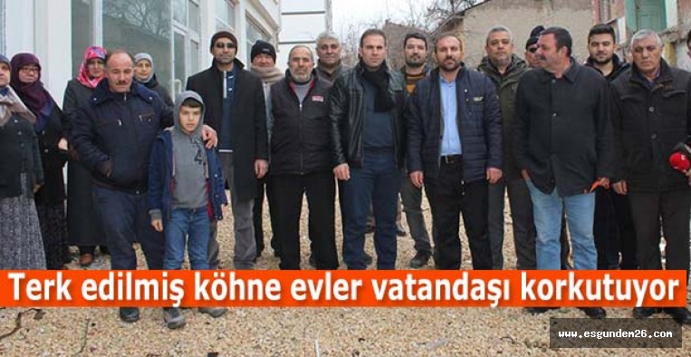 Terk edilmiş köhne evler vatandaşı korkutuyor