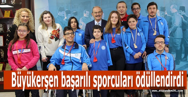 Büyükerşen başarılı sporcuları ödüllendirdi