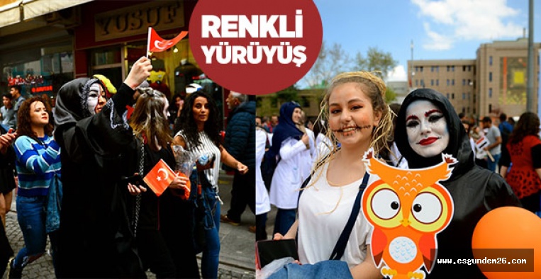 Eskişehir'de ilginç kostümlerle şenlik yürüyüşü