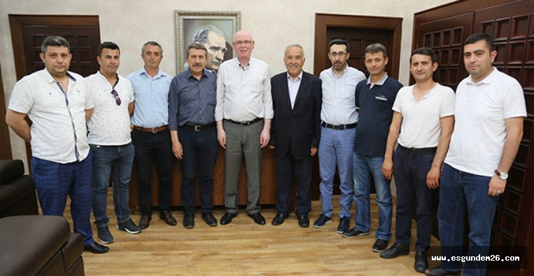 GÜMÜŞKONAKLILAR'DAN BAŞKAN KURT'A TEBRİK ZİYARETİ