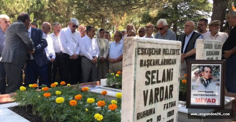 SELAMİ VARDAR MEZARI BAŞINDA ANILDI