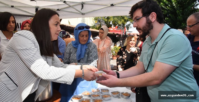 “AK PARTİ KADIN KOLLARINDAN AŞURE İKRAMI’’