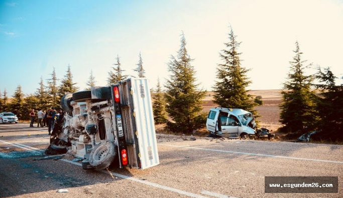 ESKİŞEHİR'DE FECİ KAZA: 2 ÖLÜ 2 YARALI