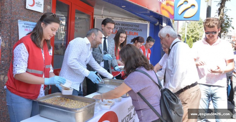 KIZILAY'DAN AŞURE İKRAMI