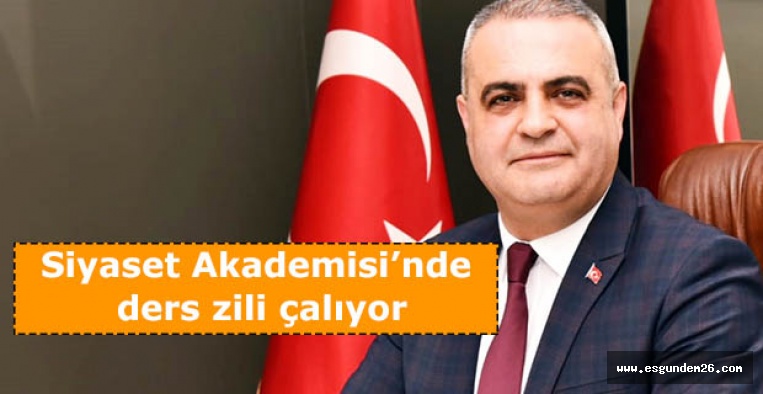 Siyaset Akademisi’nde ders zili çalıyor