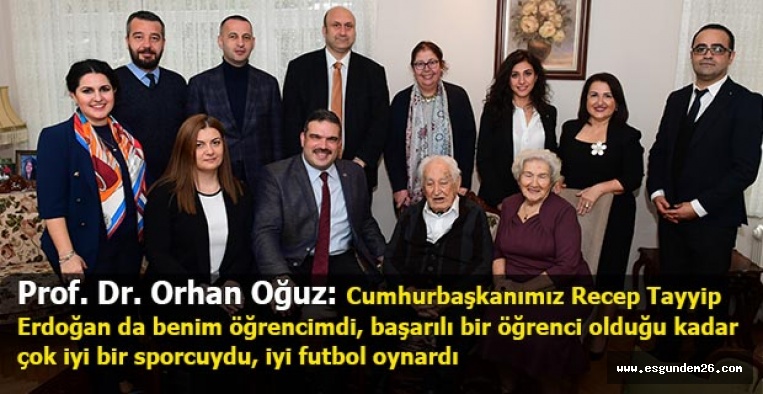 Rektör Çomaklı ve öğrencileri Anadolu Üniversitesi Kurucusu Prof. Dr. Orhan Oğuz’u ziyaret etti