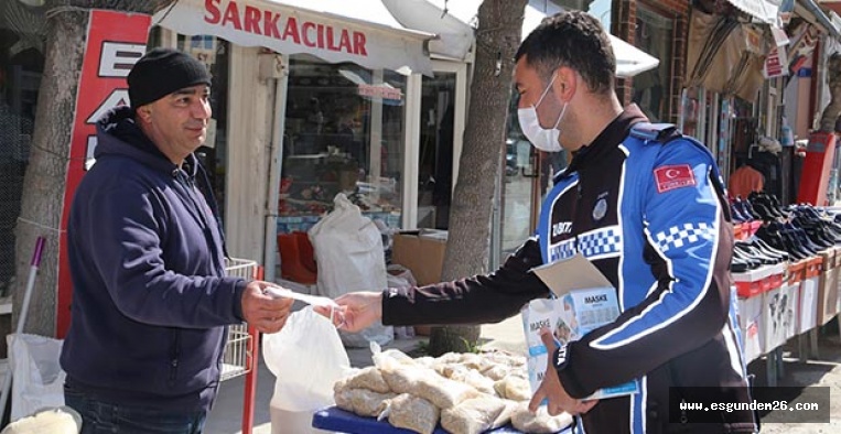 SİVRİHİSAR BELEDİYESİ VATANDAŞLARA MASKE DAĞITTI