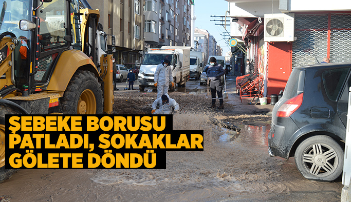 ŞEBEKE BORUSU PATLADI, SOKAKLAR GÖLETE DÖNDÜ