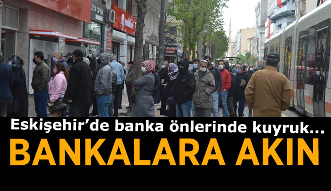 Vatandaşlar kısıtlama sonrası bankalara koştu