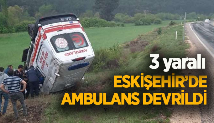 Hasta naklinden dönen ambulans şarampole devrildi: 3 yaralı