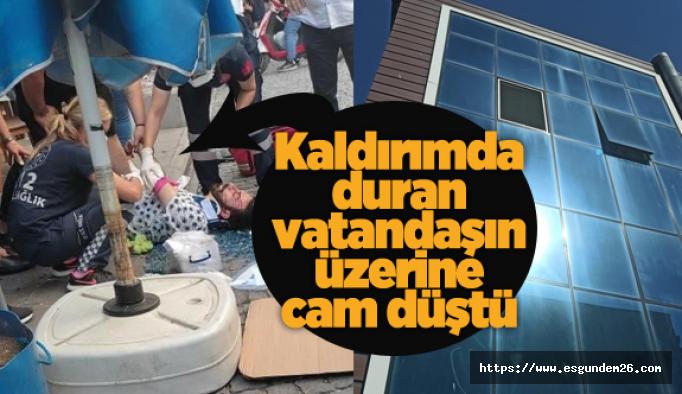 Eskişehir’de 4.kattan kopan cam vatandaşın üzerine düştü