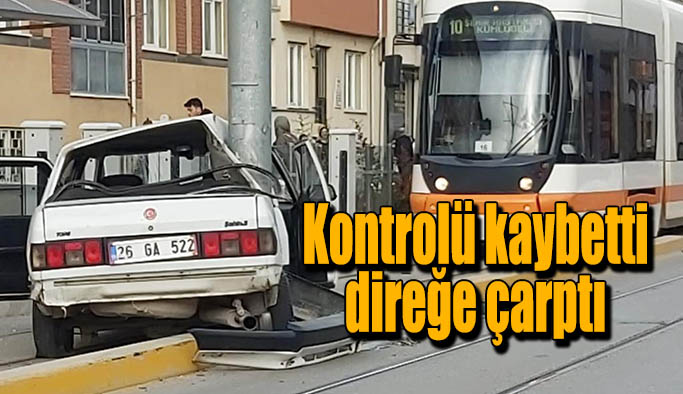 Direğe çarpan otomobilin sürücüsü yaralandı