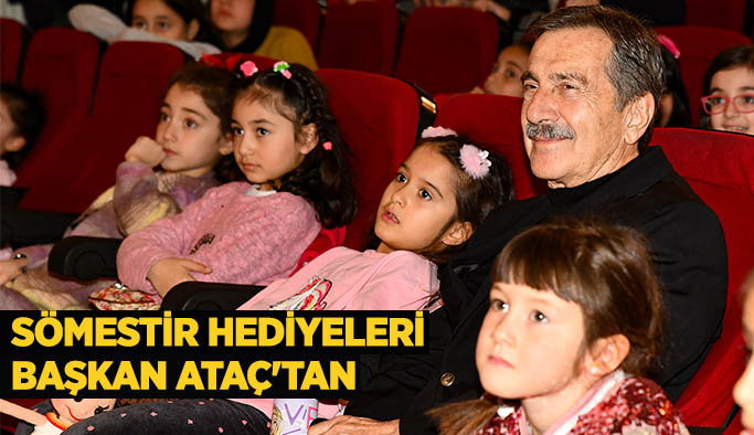 Tepebaşı Belediye Başkanı Ahmet Ataç da, çocuklarla birlikte sahnelenen oyunu izledi
