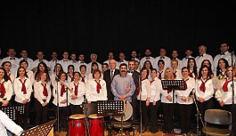 Türk Halk Müziği Korosu müzikseverlerle buluştu