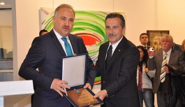 Başkan Ataç’a sanata katkı ödülü
