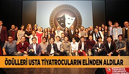 ÖDÜLLERİ USTA TİYATROCULARIN ELİNDEN ALDILAR