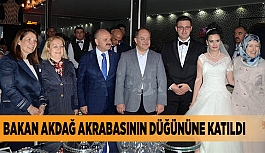 BAKAN AKDAĞ AKRABASININ DÜĞÜNÜNE KATILDI